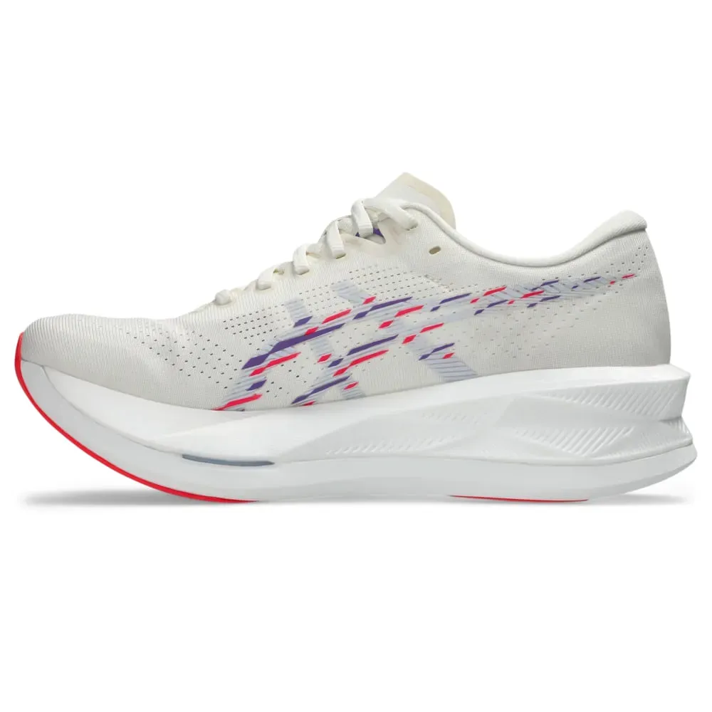 Tênis de corrida feminino Asics Sonicblast branco vista frontal destacando fechamento por cadarço e detalhes superiores